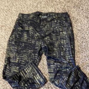 Active wear capri black yellow grey